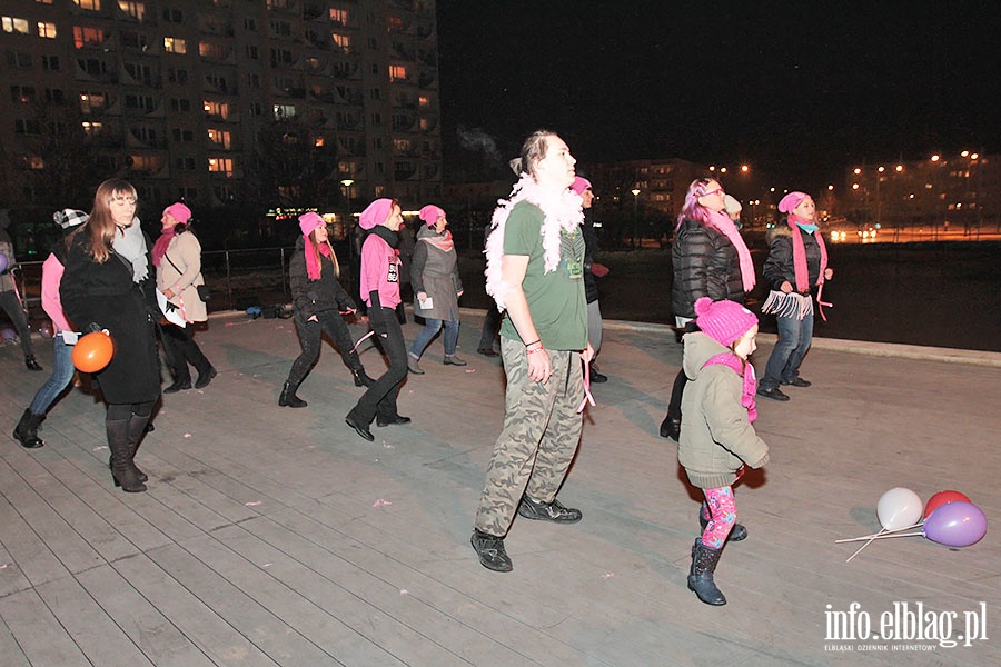 Zataczyy na ulicy w protecie przeciw przemocy seksualnej, fot. 13