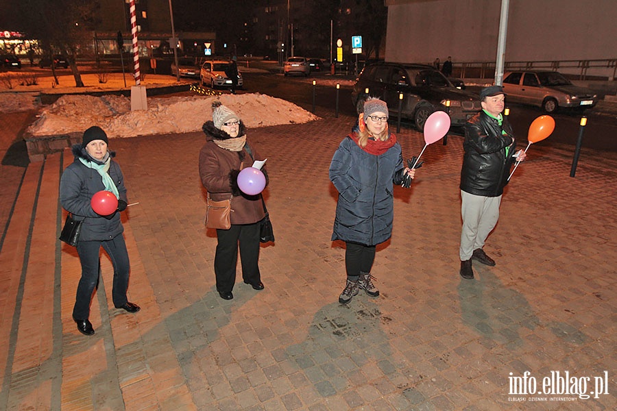 Zataczyy na ulicy w protecie przeciw przemocy seksualnej, fot. 24