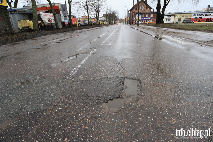Zima odpuściła, dziury w ulicach zostały, fot. 1