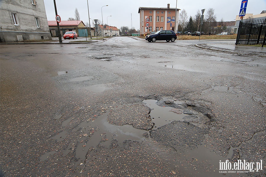 Zima odpuściła, dziury w ulicach zostały, fot. 3