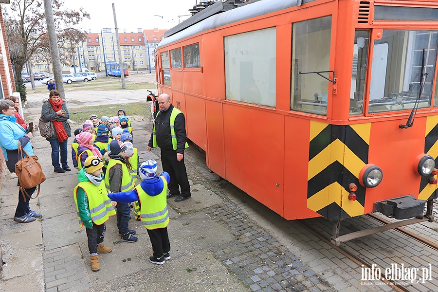 Maluchy z wizytą w zajezdni tramwajowej, fot. 12
