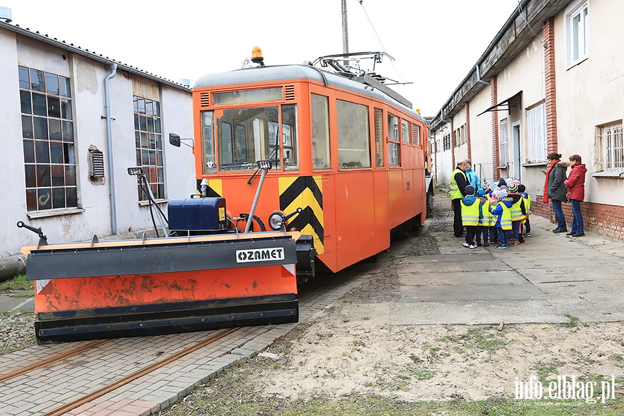 Maluchy z wizytą w zajezdni tramwajowej, fot. 15