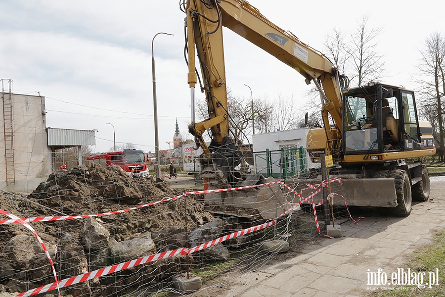 Przysypany ziemi w wykopie PSS Grochowska, fot. 1