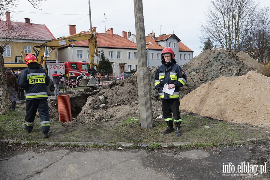 Przysypany ziemi w wykopie PSS Grochowska, fot. 5