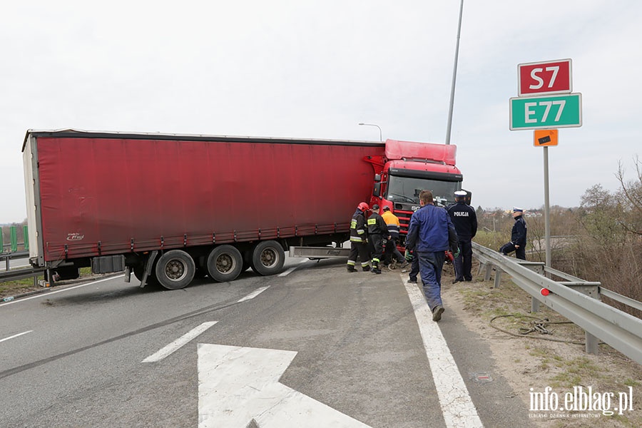 TIR zablokowa obwodnic Elblga, fot. 5