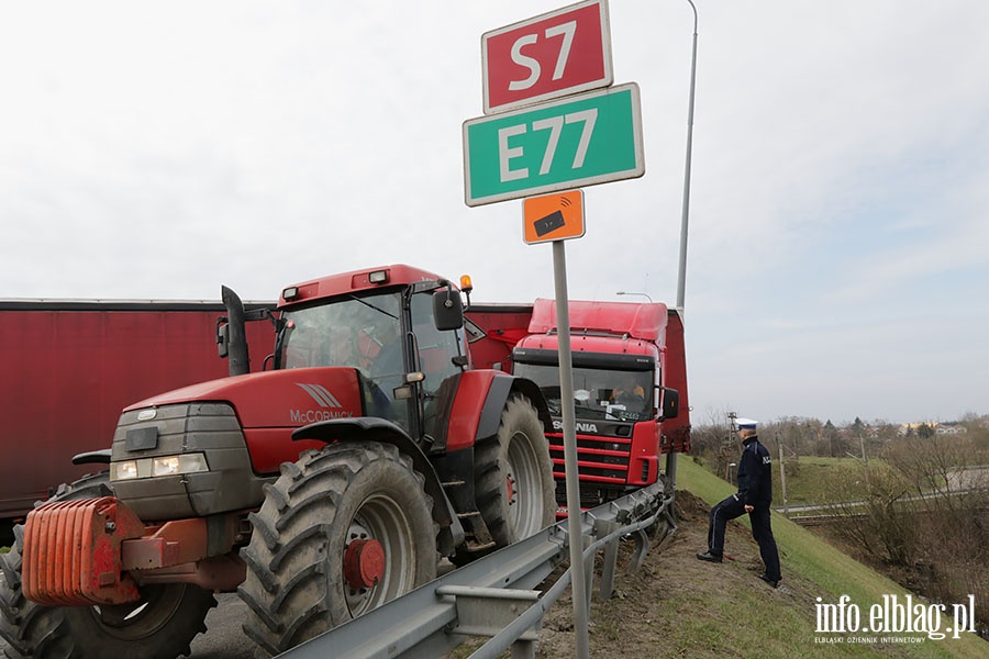 TIR zablokował obwodnicę Elbląga, fot. 6