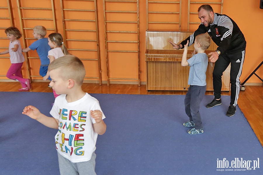 Zajcia sportowe w ramach programu Concordii w przedszkolu Akademia Krasnoludkw, fot. 7