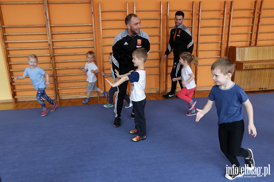 Zajęcia sportowe w ramach programu Concordii w przedszkolu Akademia Krasnoludków, fot. 9