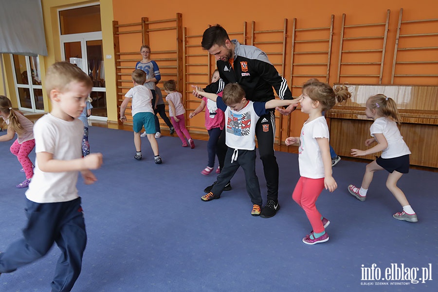 Zajcia sportowe w ramach programu Concordii w przedszkolu Akademia Krasnoludkw, fot. 15