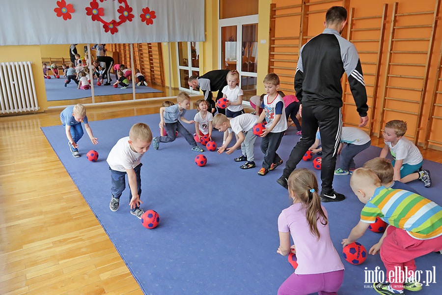 Zajcia sportowe w ramach programu Concordii w przedszkolu Akademia Krasnoludkw, fot. 24