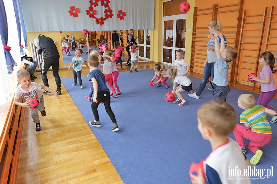 Zajęcia sportowe w ramach programu Concordii w przedszkolu Akademia Krasnoludków, fot. 27
