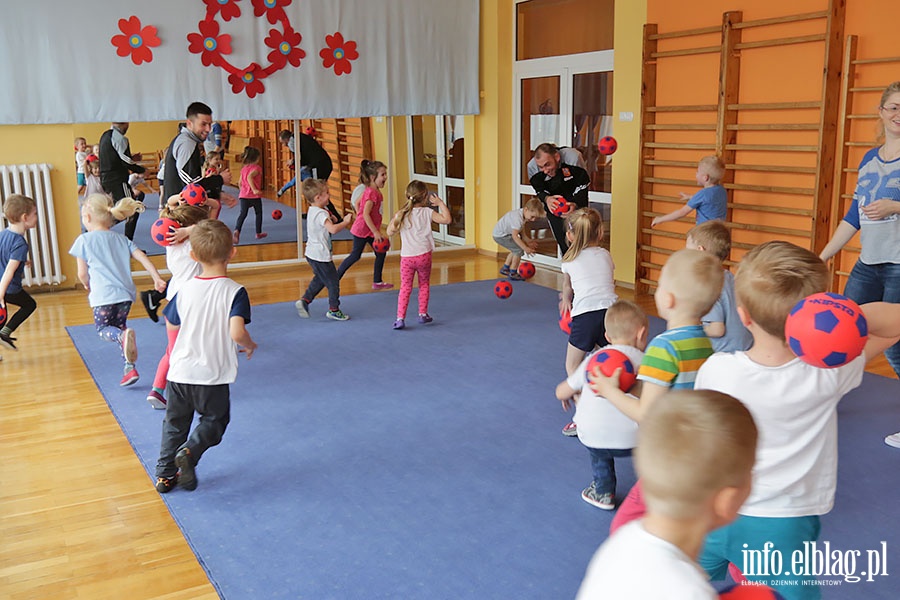 Zajcia sportowe w ramach programu Concordii w przedszkolu Akademia Krasnoludkw, fot. 28