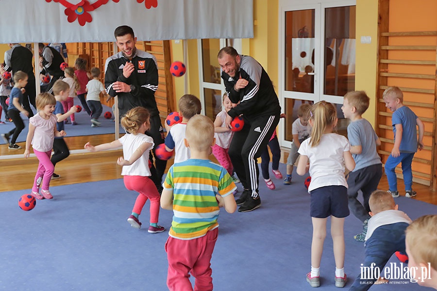 Zajcia sportowe w ramach programu Concordii w przedszkolu Akademia Krasnoludkw, fot. 29