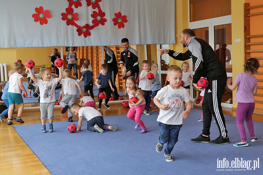Zajcia sportowe w ramach programu Concordii w przedszkolu Akademia Krasnoludkw, fot. 34