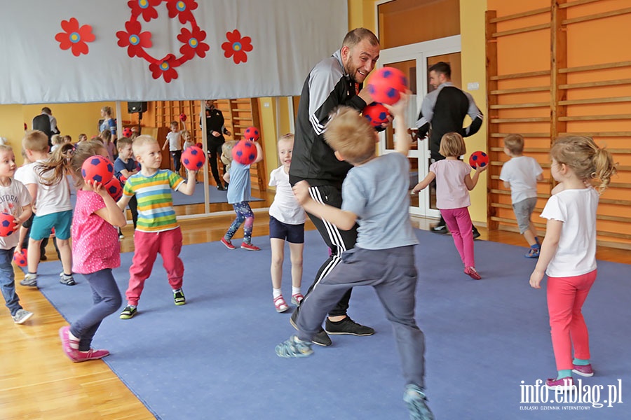 Zajcia sportowe w ramach programu Concordii w przedszkolu Akademia Krasnoludkw, fot. 36