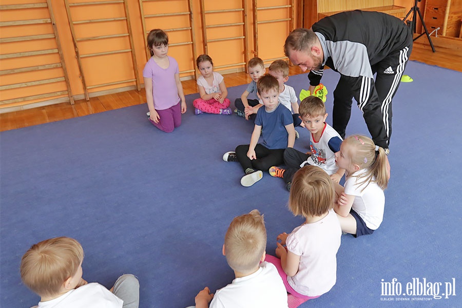 Zajęcia sportowe w ramach programu Concordii w przedszkolu Akademia Krasnoludków, fot. 38