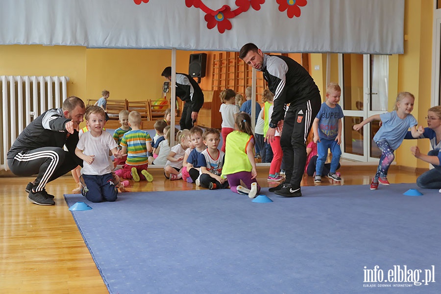 Zajcia sportowe w ramach programu Concordii w przedszkolu Akademia Krasnoludkw, fot. 40