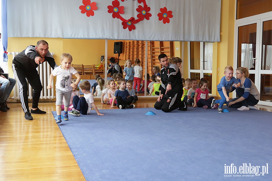 Zajcia sportowe w ramach programu Concordii w przedszkolu Akademia Krasnoludkw, fot. 41