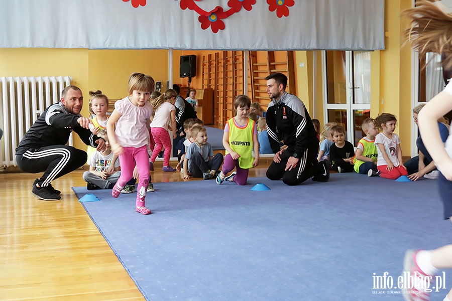 Zajcia sportowe w ramach programu Concordii w przedszkolu Akademia Krasnoludkw, fot. 42