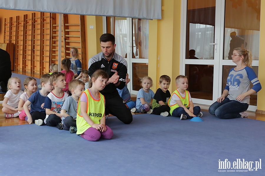 Zajcia sportowe w ramach programu Concordii w przedszkolu Akademia Krasnoludkw, fot. 44