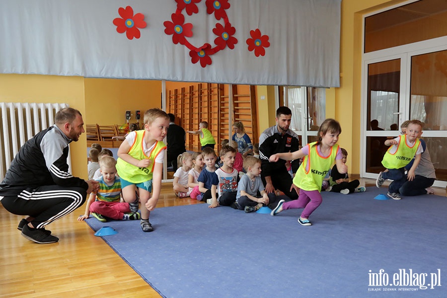 Zajcia sportowe w ramach programu Concordii w przedszkolu Akademia Krasnoludkw, fot. 45