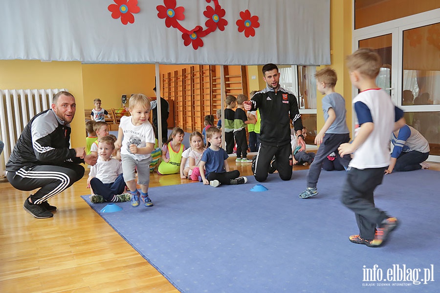 Zajcia sportowe w ramach programu Concordii w przedszkolu Akademia Krasnoludkw, fot. 47