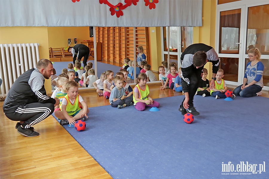 Zajcia sportowe w ramach programu Concordii w przedszkolu Akademia Krasnoludkw, fot. 48