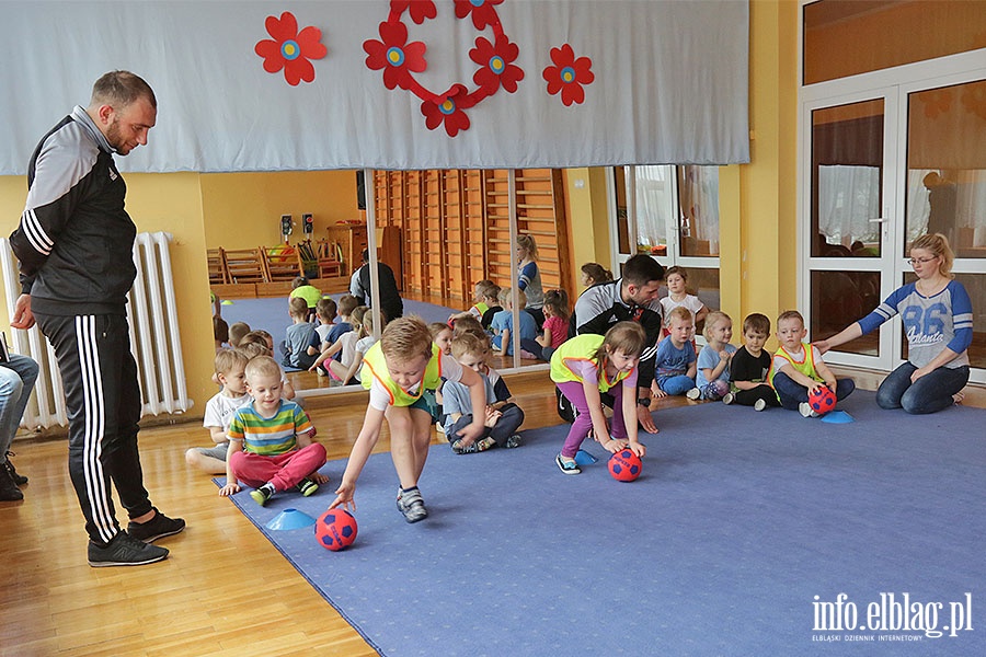 Zajcia sportowe w ramach programu Concordii w przedszkolu Akademia Krasnoludkw, fot. 49