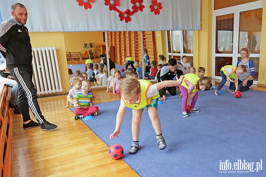 Zajcia sportowe w ramach programu Concordii w przedszkolu Akademia Krasnoludkw, fot. 50