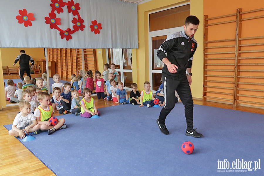 Zajcia sportowe w ramach programu Concordii w przedszkolu Akademia Krasnoludkw, fot. 54