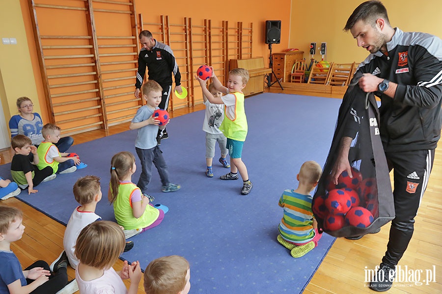 Zajcia sportowe w ramach programu Concordii w przedszkolu Akademia Krasnoludkw, fot. 58