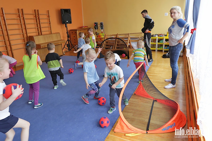 Zajcia sportowe w ramach programu Concordii w przedszkolu Akademia Krasnoludkw, fot. 59