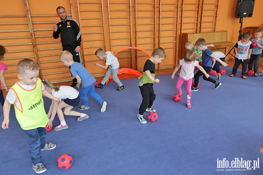 Zajcia sportowe w ramach programu Concordii w przedszkolu Akademia Krasnoludkw, fot. 62