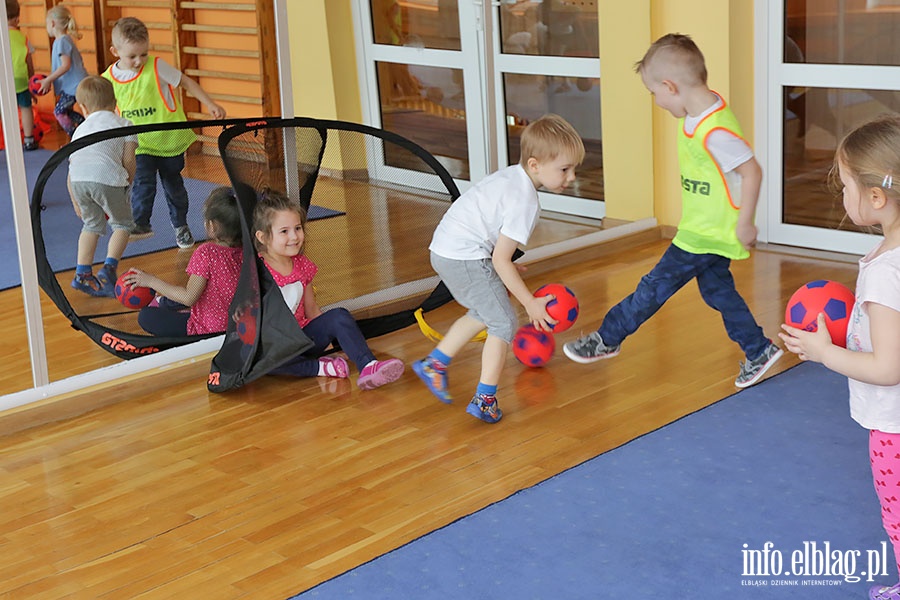 Zajcia sportowe w ramach programu Concordii w przedszkolu Akademia Krasnoludkw, fot. 63