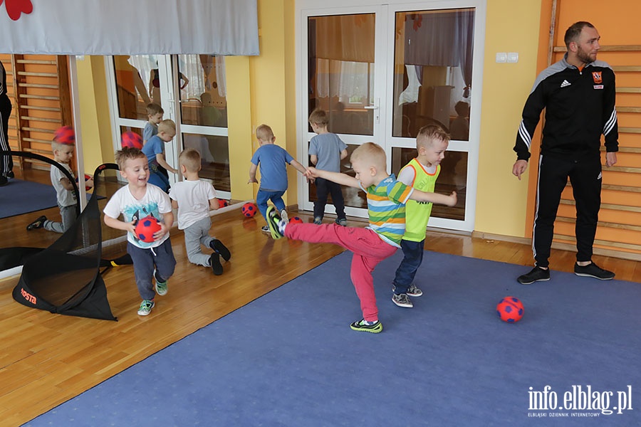 Zajcia sportowe w ramach programu Concordii w przedszkolu Akademia Krasnoludkw, fot. 65