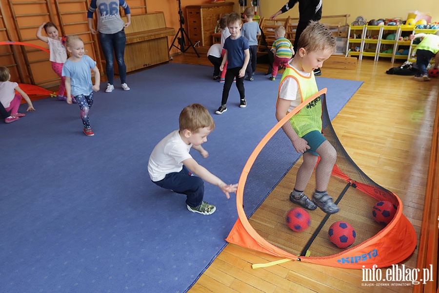 Zajcia sportowe w ramach programu Concordii w przedszkolu Akademia Krasnoludkw, fot. 68