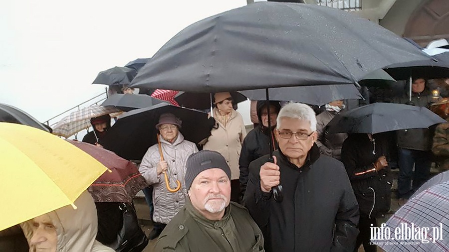 Elbląscy wierni przeszli w skupieniu drogę krzyżową, fot. 2