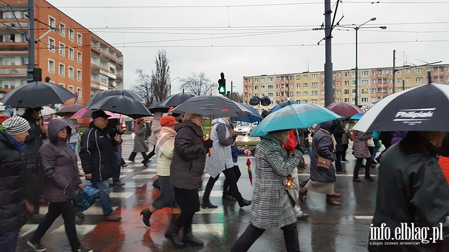 Elblscy wierni przeszli w skupieniu drog krzyow, fot. 3