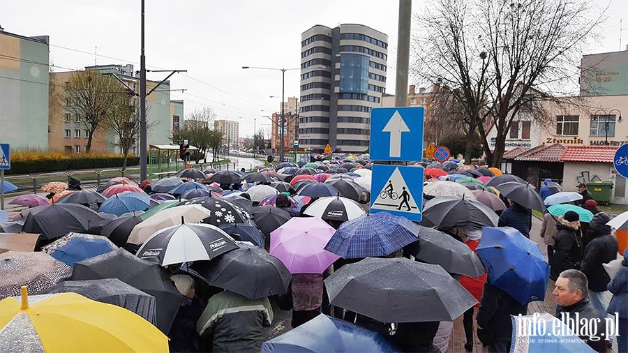 Elblscy wierni przeszli w skupieniu drog krzyow, fot. 7