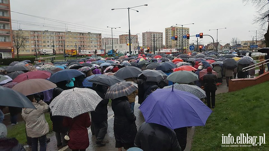 Elblscy wierni przeszli w skupieniu drog krzyow, fot. 8