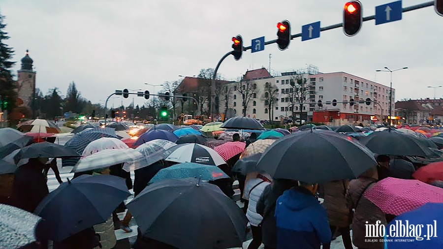 Elblscy wierni przeszli w skupieniu drog krzyow, fot. 9