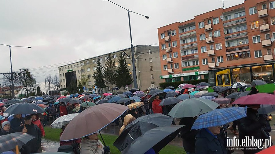 Elblscy wierni przeszli w skupieniu drog krzyow, fot. 11