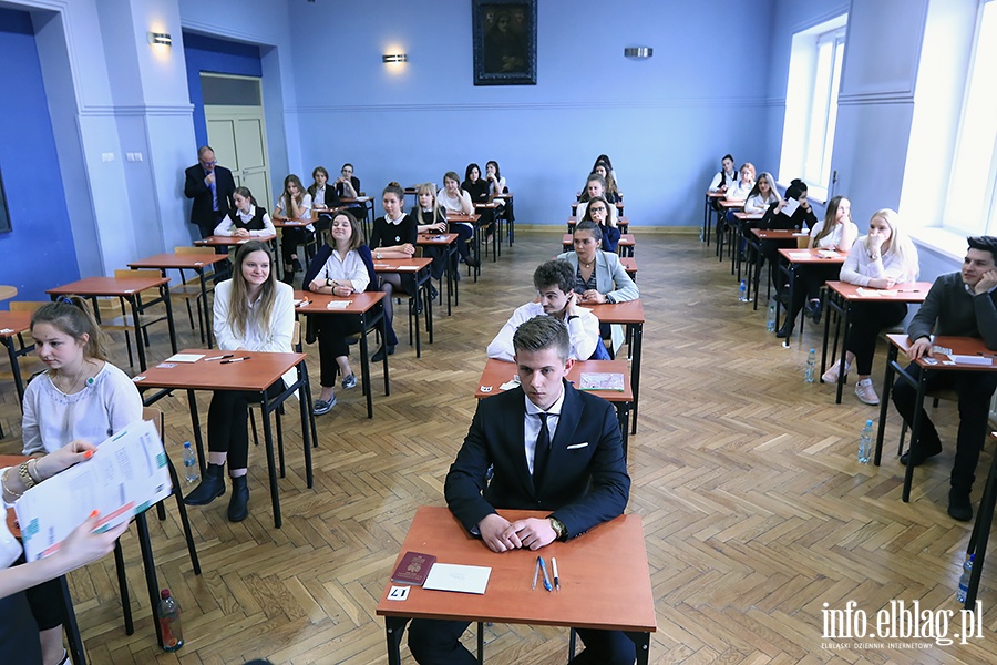 Pierwszy dzie matur II LO, fot. 13