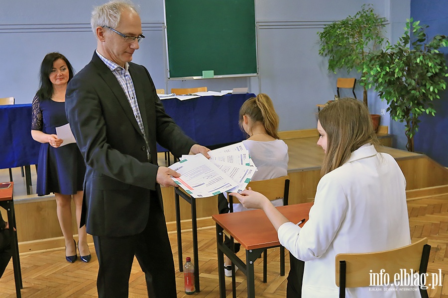 Pierwszy dzień matur II LO, fot. 16