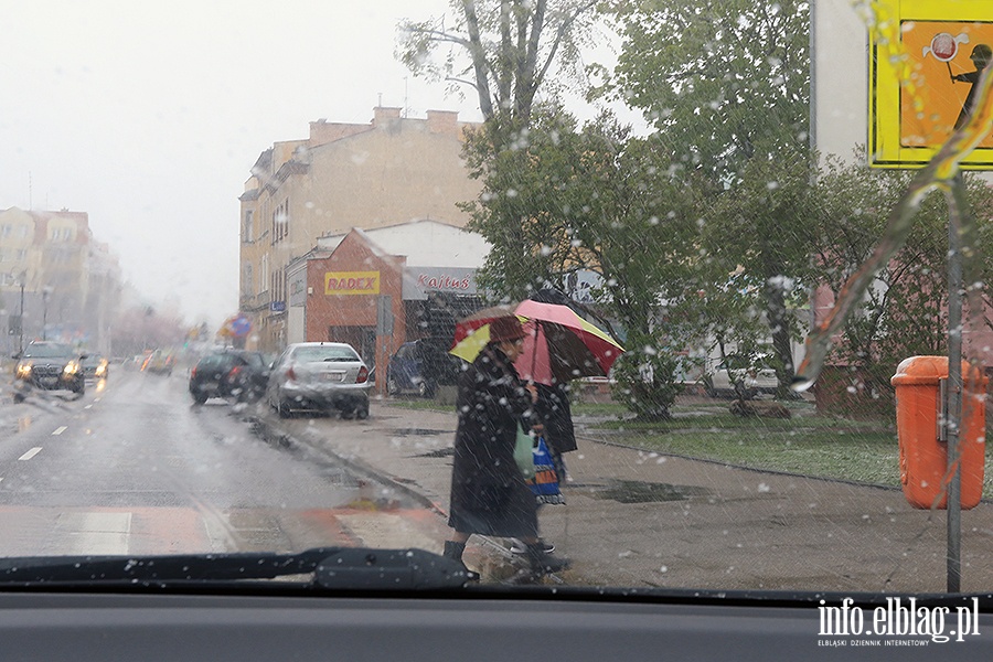 Maj, a za oknem pada śnieg, fot. 6