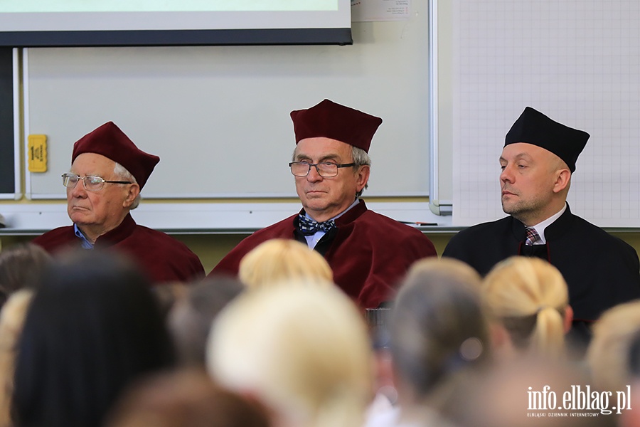 Absolwenci kierunku pielęgniarstwa odebrali dyplomy., fot. 16