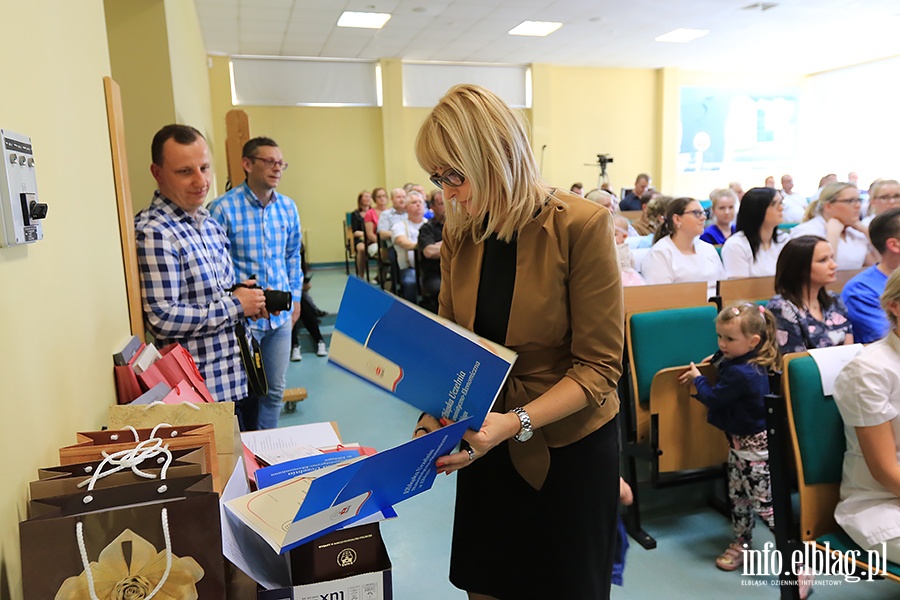 Absolwenci kierunku pielęgniarstwa odebrali dyplomy., fot. 19