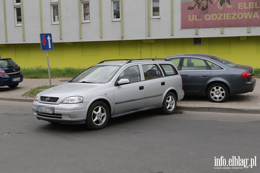 Niecodzienna kolizja na odzieowej, fot. 1