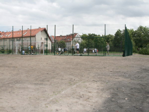 Boisko pikarskie ze sztuczn muraw przy ulicy Sienkie, fot. 1