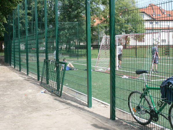 Boisko pikarskie ze sztuczn muraw przy ulicy Sienkie, fot. 18